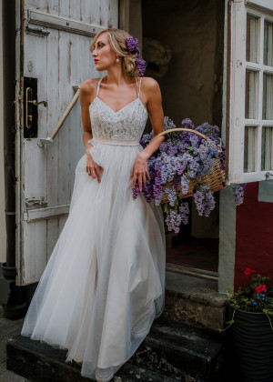 V Neck Lace Tulle Elegant Wedding Dress